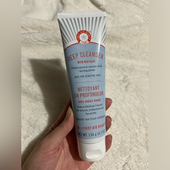 FIRST AID BEAUTY Deep Cleanser with Red Clay NEW 4.7oz - Picture 3 of 8